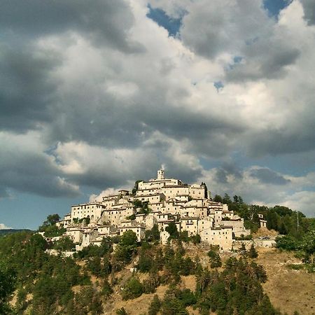 Albergo Diffuso Crispolti Labro Bagian luar foto