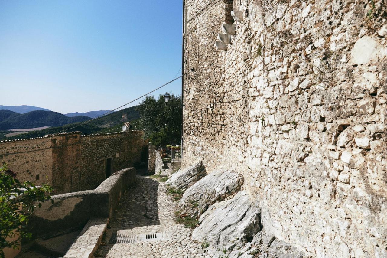Albergo Diffuso Crispolti Labro Bagian luar foto