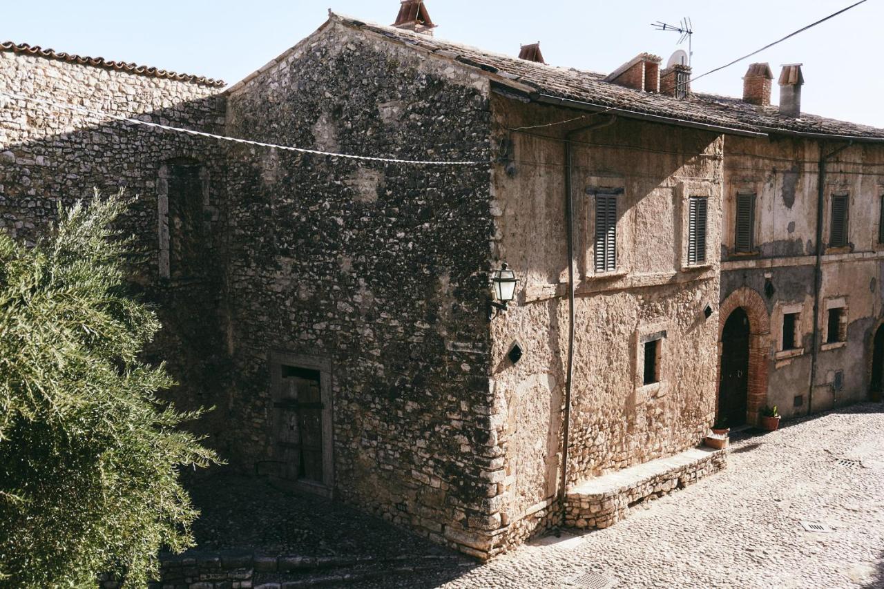Albergo Diffuso Crispolti Labro Bagian luar foto