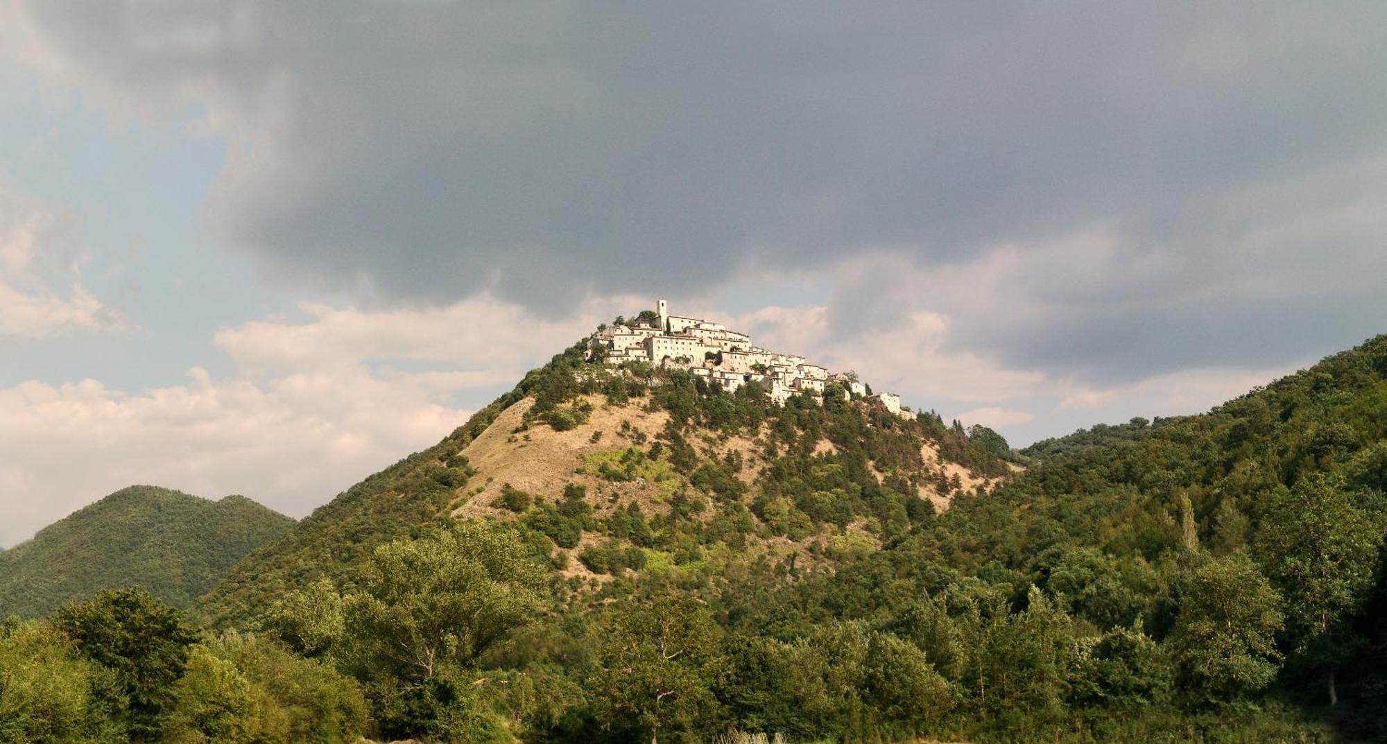 Albergo Diffuso Crispolti Labro Ruang foto